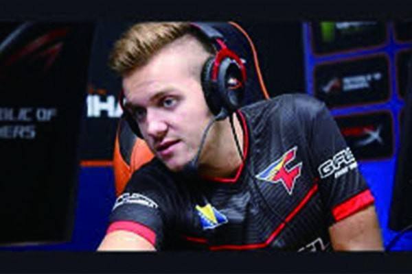 麻将桌上的“潜规则”：不语、不慢、不悔牌的社交礼仪。（麻将桌上的隐形规矩：少言、手快、不悔牌）